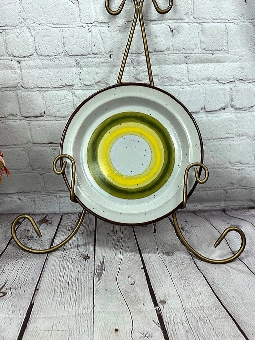 Johnson Brothers Sunrise Collection Ceramic Decorative Plate White Green